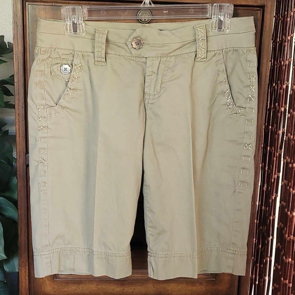 BKE Casuals Serena Bermuda Shorts Khaki color Sz 26